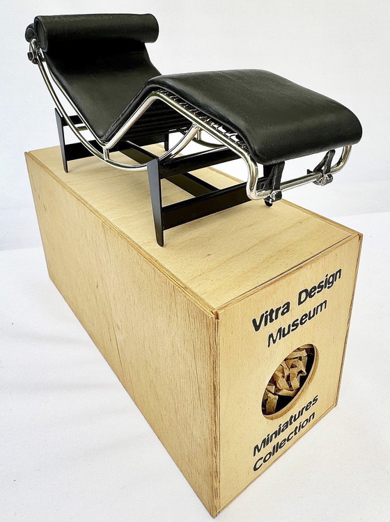 Image 1 of Vitra Miniatuur 'Lc4 Chaise Longue' Le Corbusier, Jeanneret