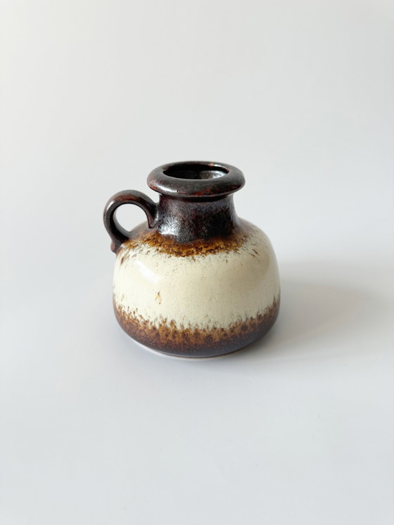 Image 1 of Scheurich 493-10, keramische vaas met handvat, geglazuurd in bruin, beige, West-Duitsland, Wgp, Mid Century Modern, jaren 1960