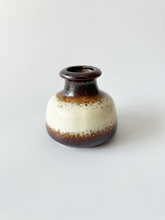 Image 1 of Scheurich 493-10, keramische vaas met handvat, geglazuurd in bruin, beige, West-Duitsland, Wgp, Mid Century Modern, jaren 1960