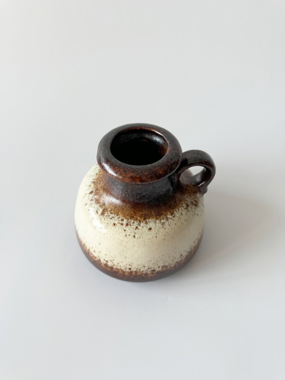 Image 1 of Scheurich 493-10, keramische vaas met handvat, geglazuurd in bruin, beige, West-Duitsland, Wgp, Mid Century Modern, jaren 1960