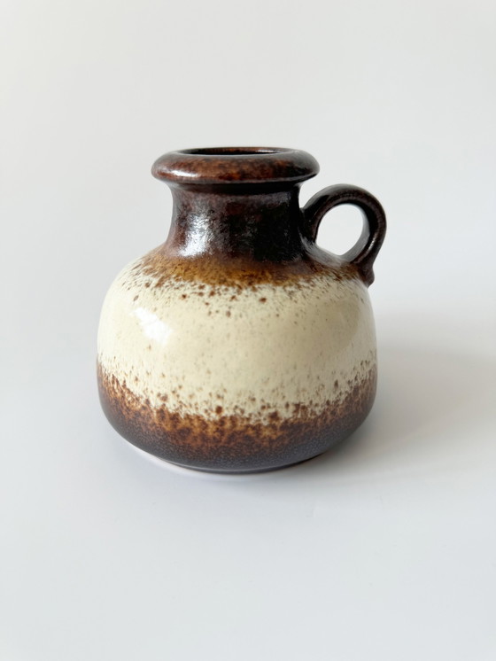 Image 1 of Scheurich 493-10, keramische vaas met handvat, geglazuurd in bruin, beige, West-Duitsland, Wgp, Mid Century Modern, jaren 1960