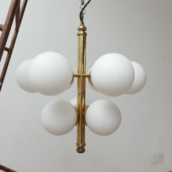 Image 1 of Italiaanse vintage kroonluchter van messing en opalineglas, jaren 1960