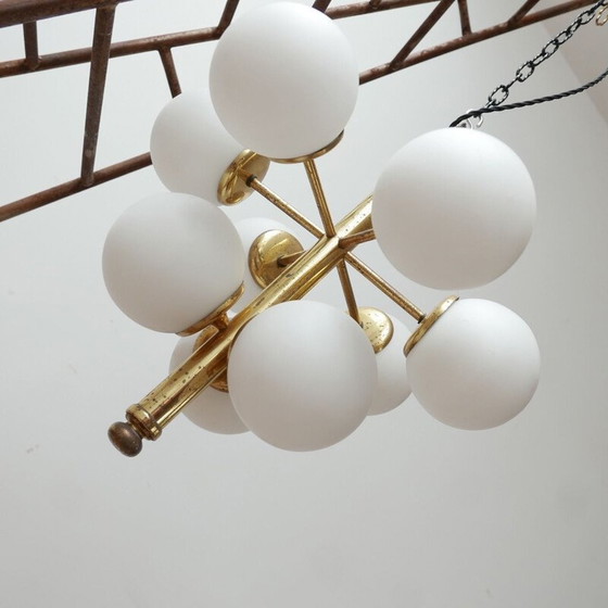 Image 1 of Italiaanse vintage kroonluchter van messing en opalineglas, jaren 1960