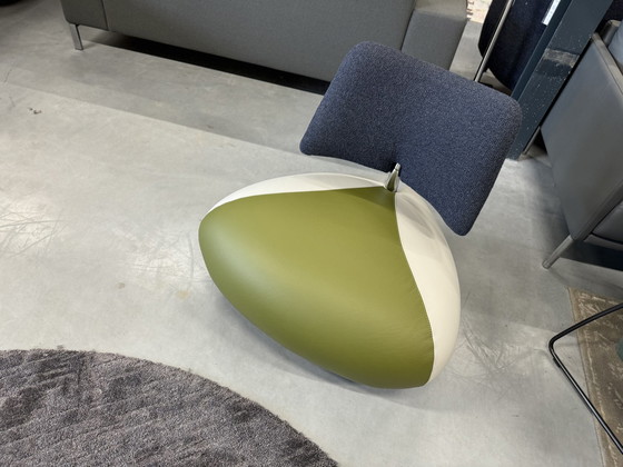 Image 1 of Leolux Pallone fauteuil Groen Dawn & Monza stof blauw 