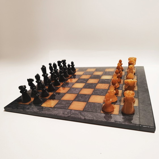 Image 1 of 1970S Schaakset van handgesneden albast uit Volterra - zwart en bruin - Made In Italy. 40 cm