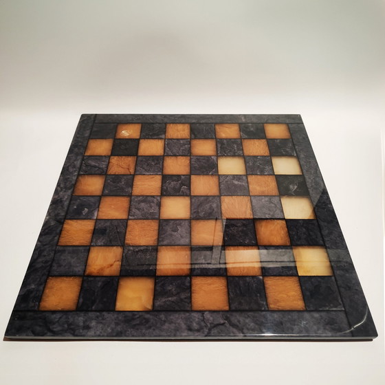 Image 1 of 1970S Schaakset van handgesneden albast uit Volterra - zwart en bruin - Made In Italy. 40 cm