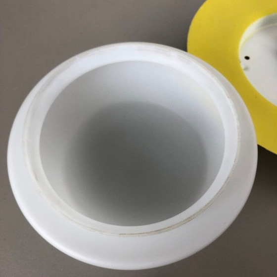 Image 1 of Vintage metalen en opaline wandlamp, Italië 1960