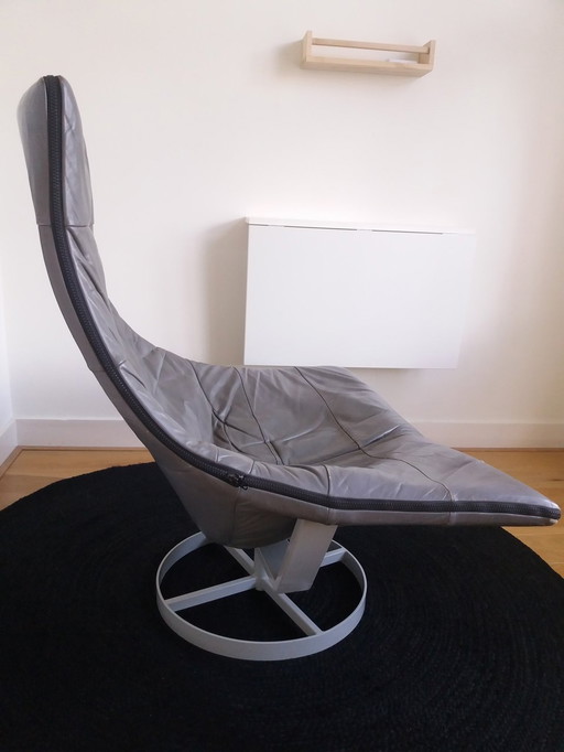 Young International (Gelderland Groep), Jack Crebolder, Leren Fauteuil/Draaistoel.