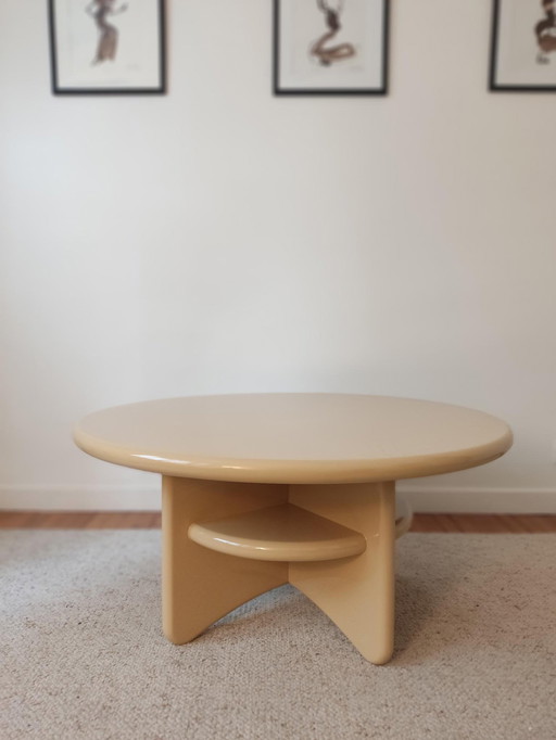 Ronde salontafel van gelakt hout, Denemarken 1990S