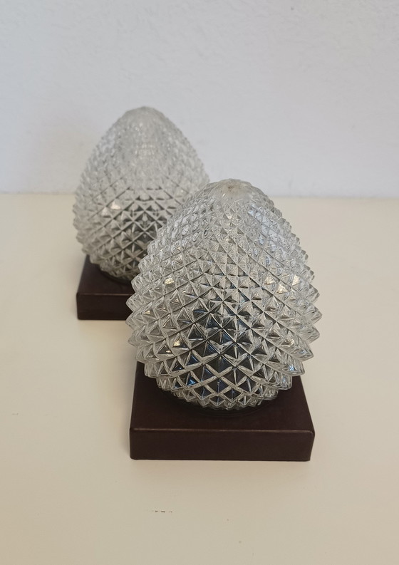 Image 1 of Twee Dennenappel Plafondlampen met Bakeliet Voet