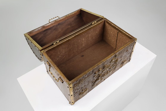 Image 1 of  Grote kast bedekt met gebeeldhouwd koperen reliëf, België, 1930S