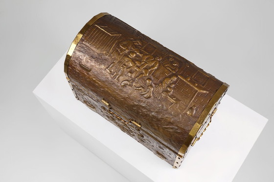 Image 1 of  Grote kast bedekt met gebeeldhouwd koperen reliëf, België, 1930S