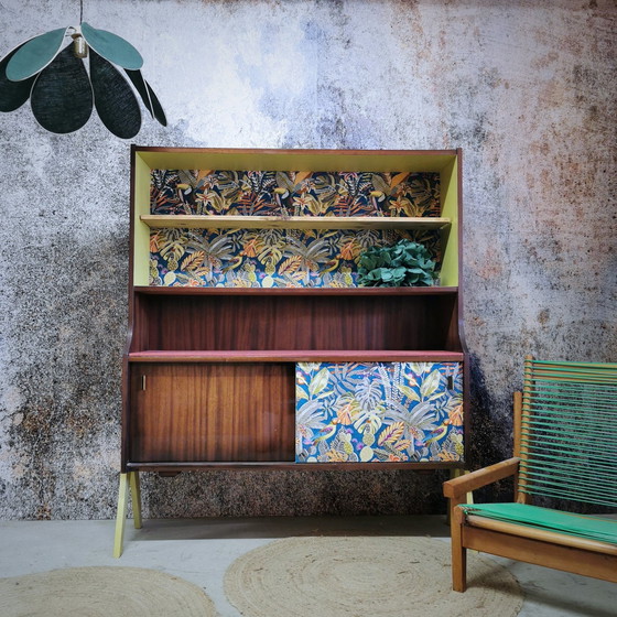 Image 1 of Vintage dressoir, asymmetrische poten