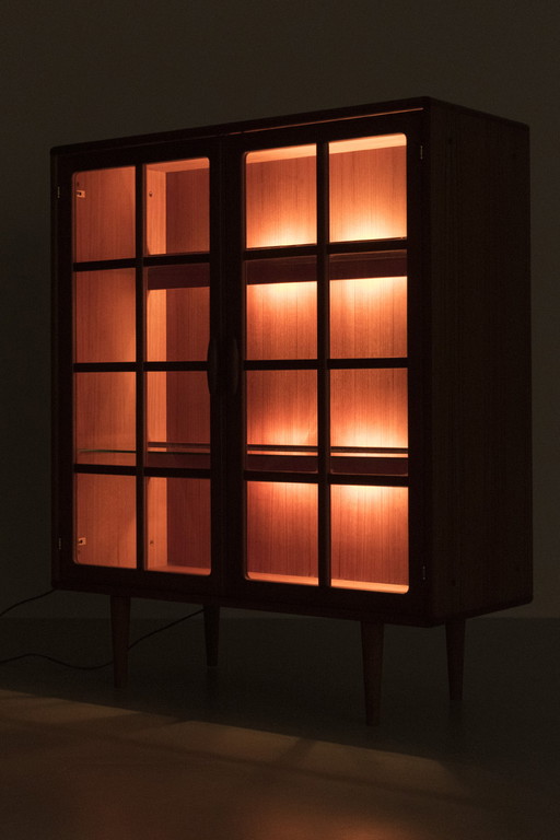 Dyrlund vitrine met licht