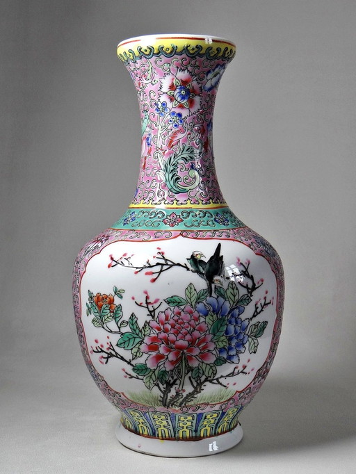 Grote balustervaas met ajour basis Chinees/antiek famille rose geëmailleerd porselein