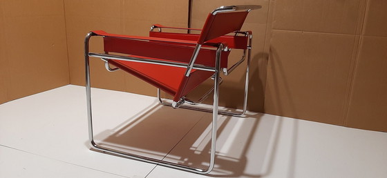 Image 1 of Knoll Wassily B3 2 nieuw-gebruikte rood lederen fauteuils van Marcel Breuer