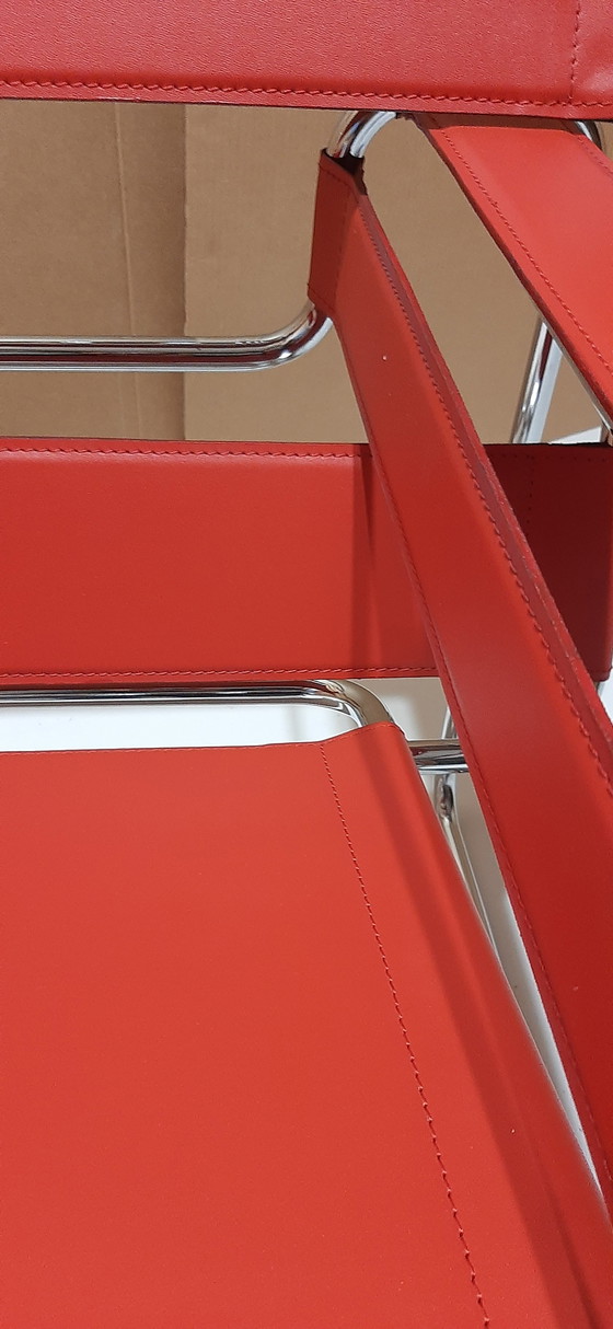 Image 1 of Knoll Wassily B3 2 nieuw-gebruikte rood lederen fauteuils van Marcel Breuer