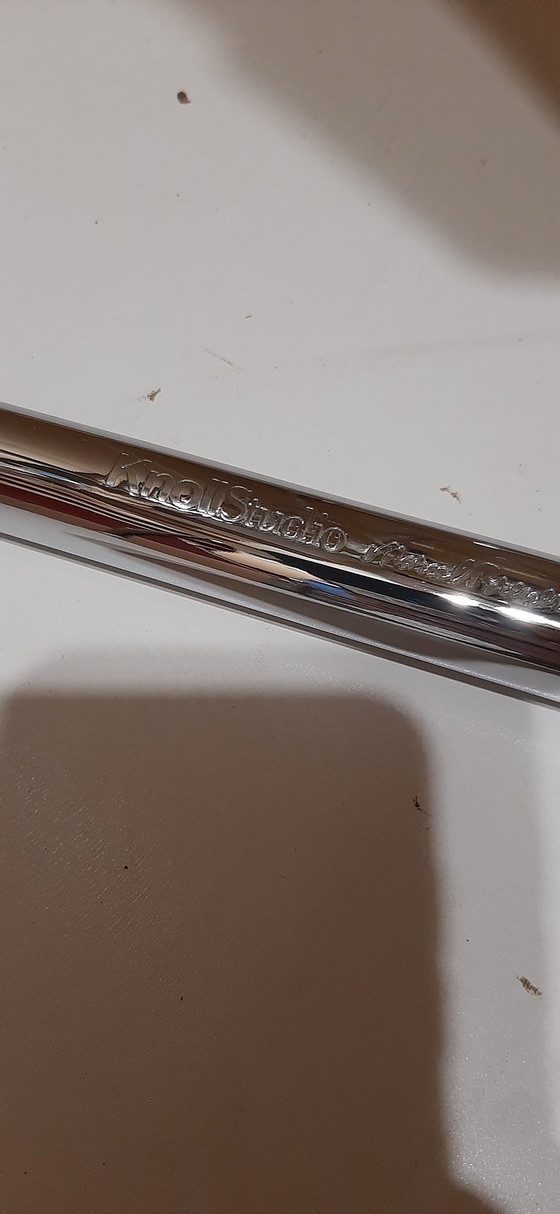 Image 1 of Knoll Wassily B3 2 nieuw-gebruikte rood lederen fauteuils van Marcel Breuer