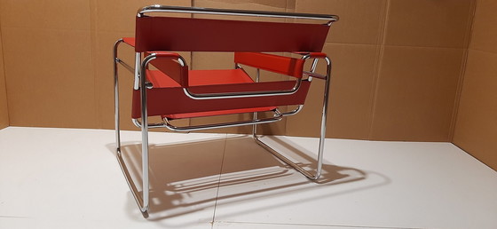 Image 1 of Knoll Wassily B3 2 nieuw-gebruikte rood lederen fauteuils van Marcel Breuer
