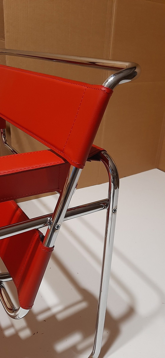 Image 1 of Knoll Wassily B3 2 nieuw-gebruikte rood lederen fauteuils van Marcel Breuer