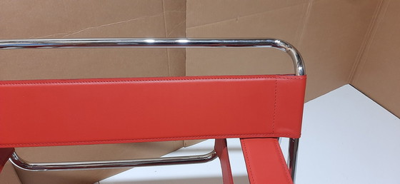 Image 1 of Knoll Wassily B3 2 nieuw-gebruikte rood lederen fauteuils van Marcel Breuer