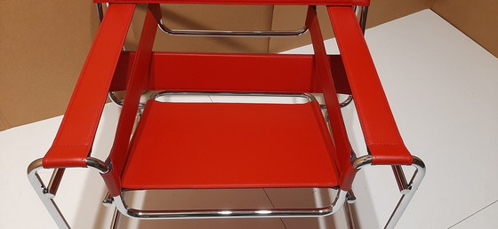 Image 1 of Knoll Wassily B3 2 nieuw-gebruikte rood lederen fauteuils van Marcel Breuer