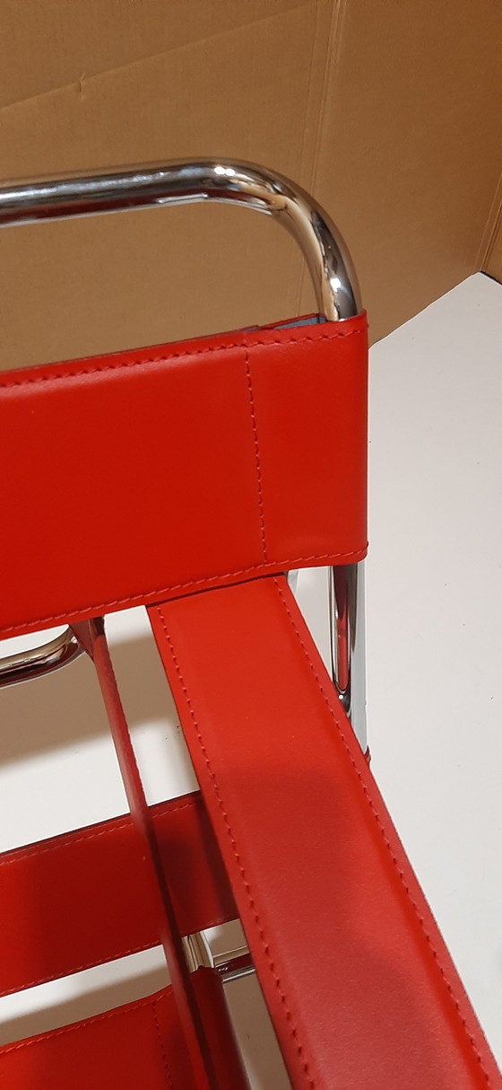 Image 1 of Knoll Wassily B3 2 nieuw-gebruikte rood lederen fauteuils van Marcel Breuer