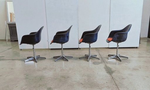 4x Eames glasvezel bureaustoelen Herman Miller 2ª Editie 1960