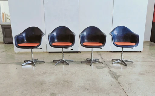 4x Eames glasvezel bureaustoelen Herman Miller 2ª Editie 1960