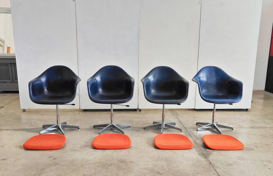 Image 1 of 4x Eames glasvezel bureaustoelen Herman Miller 2ª Editie 1960