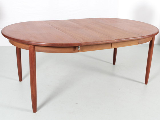 Image 1 of Scandinavische uitschuifbare teakhouten eettafel 4/8 pers.