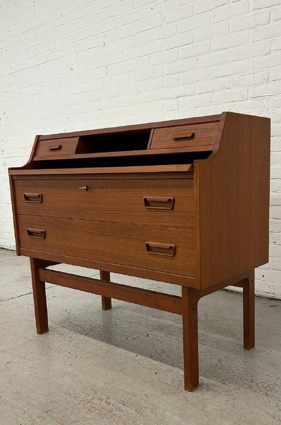 Image 1 of Arne Wahl Iversen Bureau, Secretaire