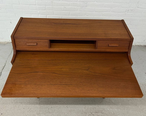 Image 1 of Arne Wahl Iversen Bureau, Secretaire