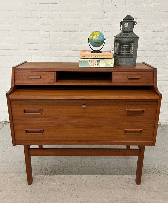 Image 1 of Arne Wahl Iversen Bureau, Secretaire