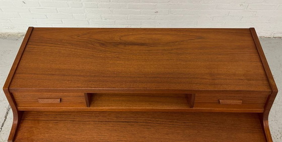 Image 1 of Arne Wahl Iversen Bureau, Secretaire