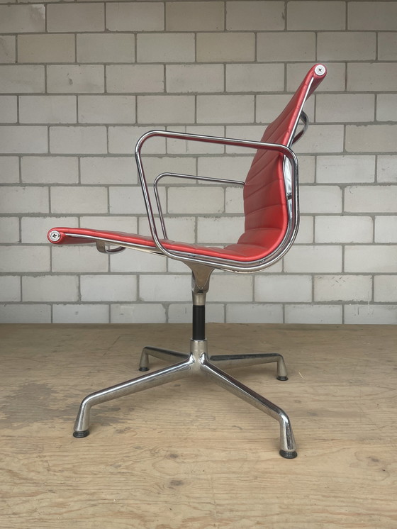 Image 1 of Vitra Eames Ea108 Rood Leer/Chroom