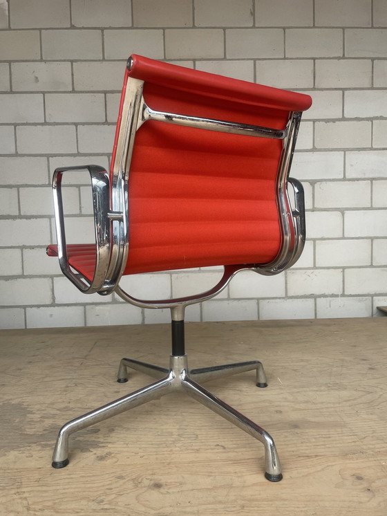 Image 1 of Vitra Eames Ea108 Rood Leer/Chroom