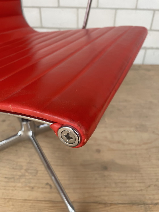 Image 1 of Vitra Eames Ea108 Rood Leer/Chroom