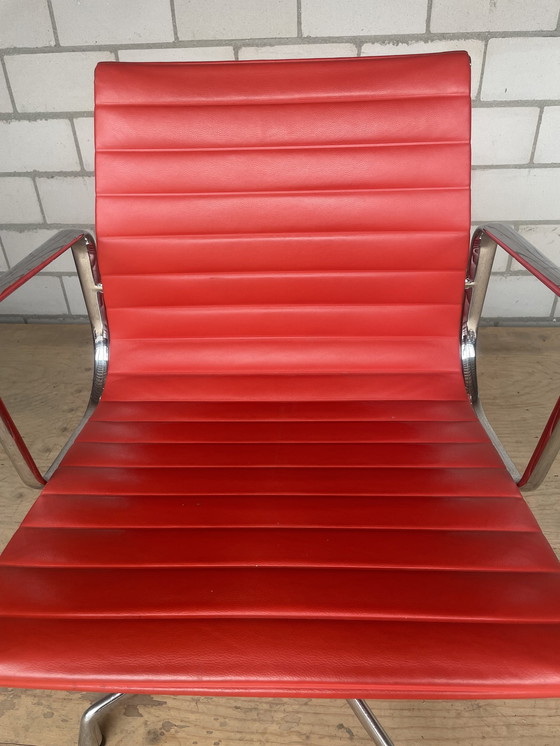 Image 1 of Vitra Eames Ea108 Rood Leer/Chroom