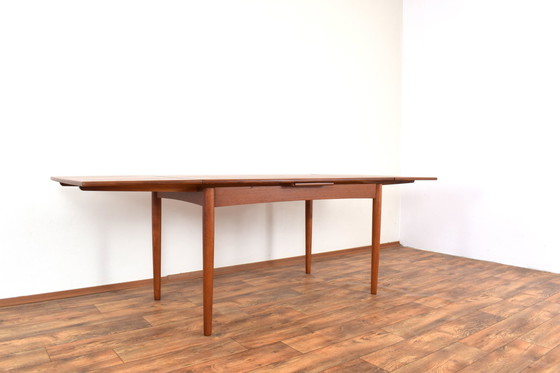 Image 1 of Mid Century Deense Teakhouten uitschuifbare eettafel, 1960S.