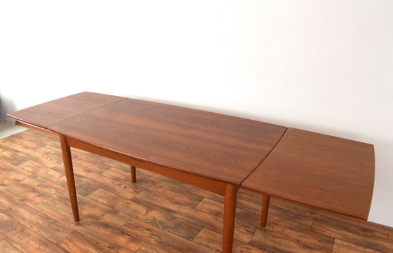 Image 1 of Mid Century Deense Teakhouten uitschuifbare eettafel, 1960S.