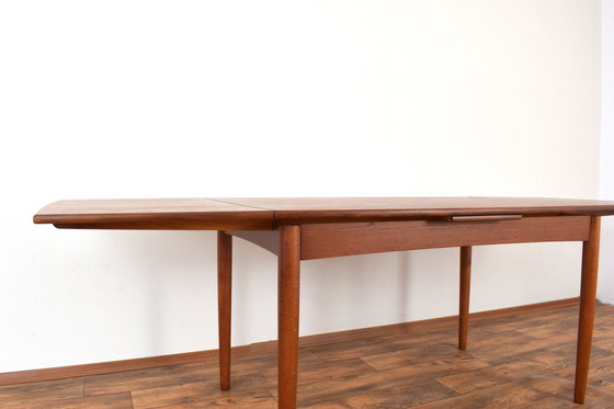 Image 1 of Mid Century Deense Teakhouten uitschuifbare eettafel, 1960S.