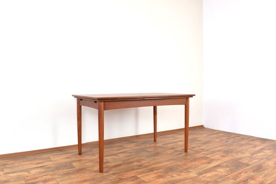 Image 1 of Mid Century Deense Teakhouten uitschuifbare eettafel, 1960S.