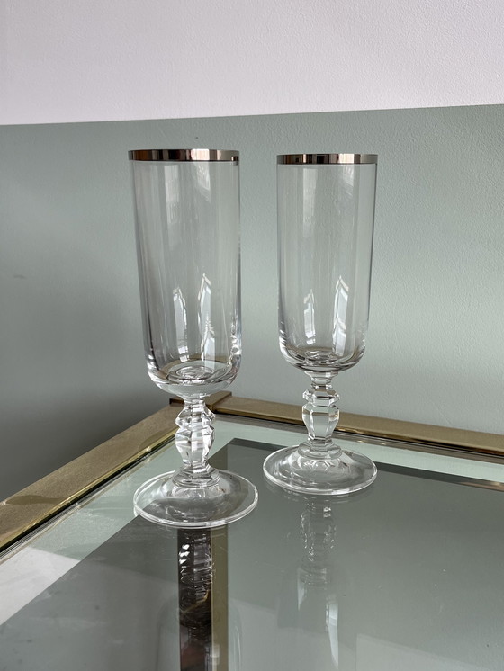 Image 1 of 2x kristallen wijnglas met zilverkleurige chrome rand