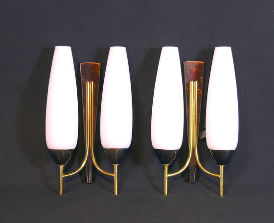 Image 1 of  Paar dubbele wandlampen in messing en opaline, Maison Arlus, Frankrijk, Mid Century