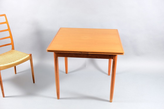 Image 1 of Uitschuifbare vierkante mid-eeuwse teakhouten eettafel