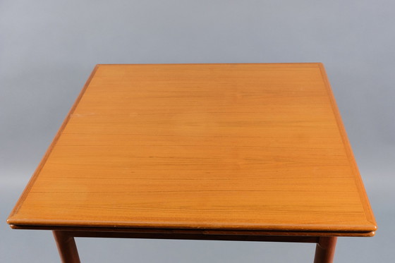 Image 1 of Uitschuifbare vierkante mid-eeuwse teakhouten eettafel