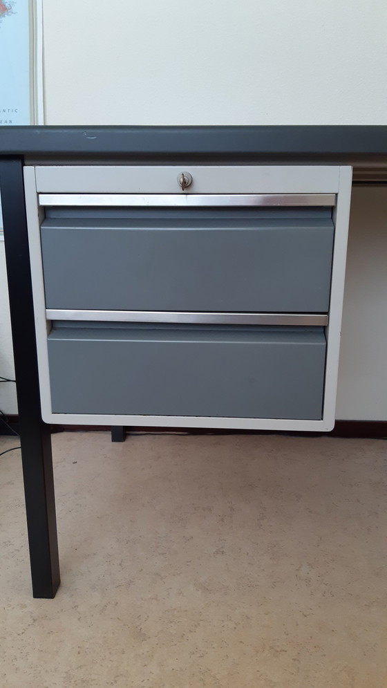 Image 1 of Ahrend oda industrieel vintage bureau