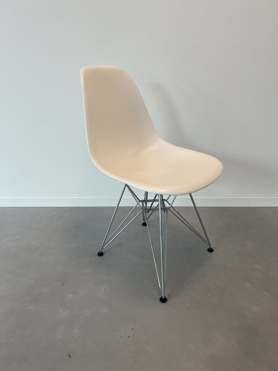 Image 1 of Vitra Eames Dsr Stoel