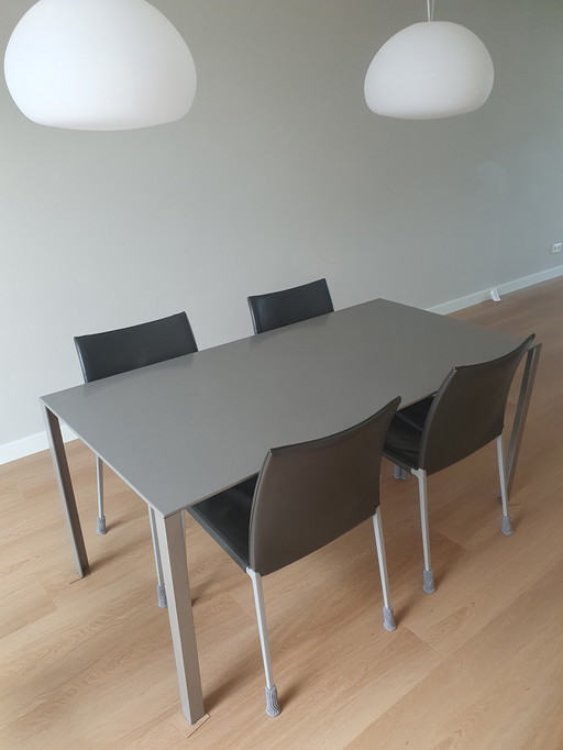 4x Zanotta stoel + bijpassende tafel